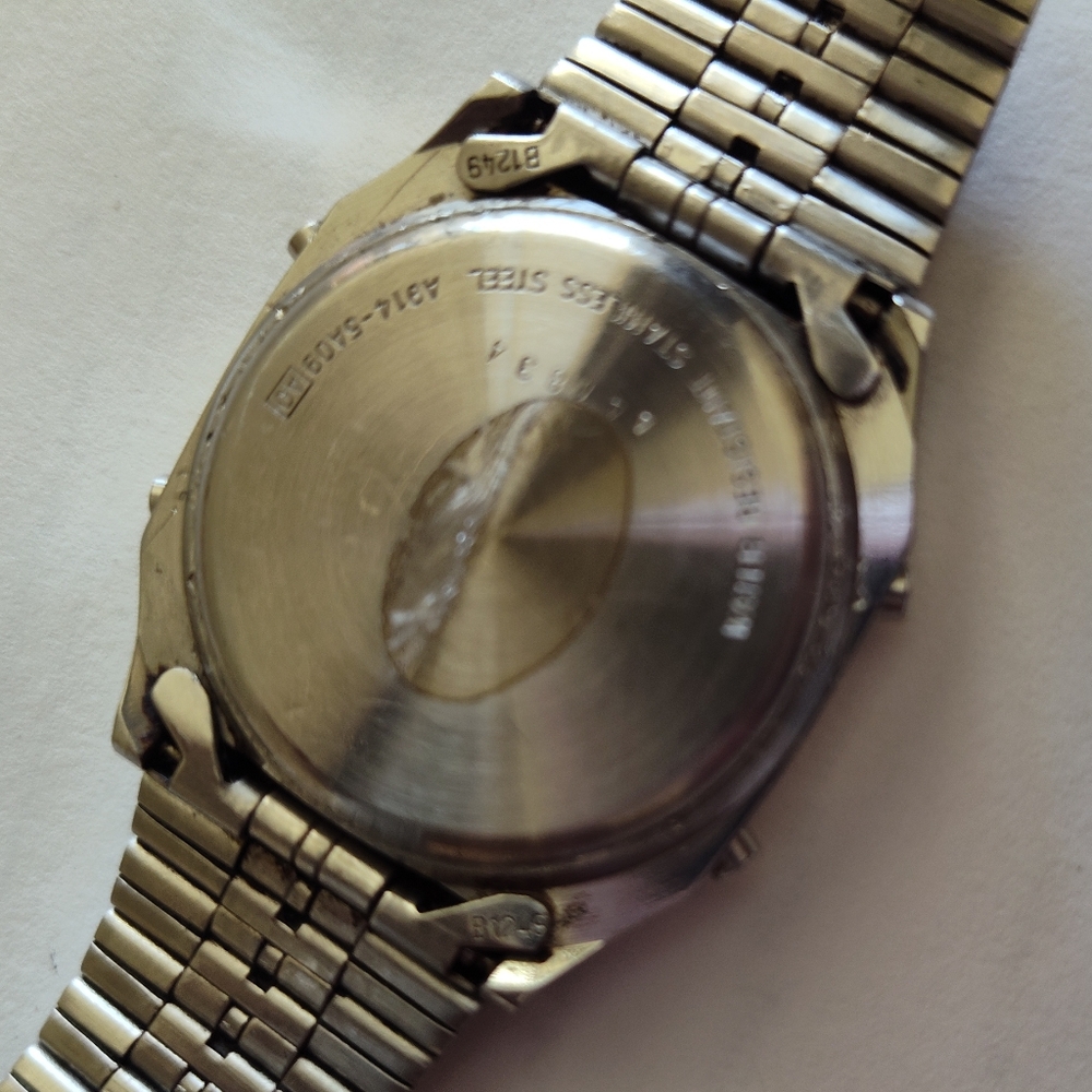 Seiko Silver Digital Watch - Picture 8 of 10